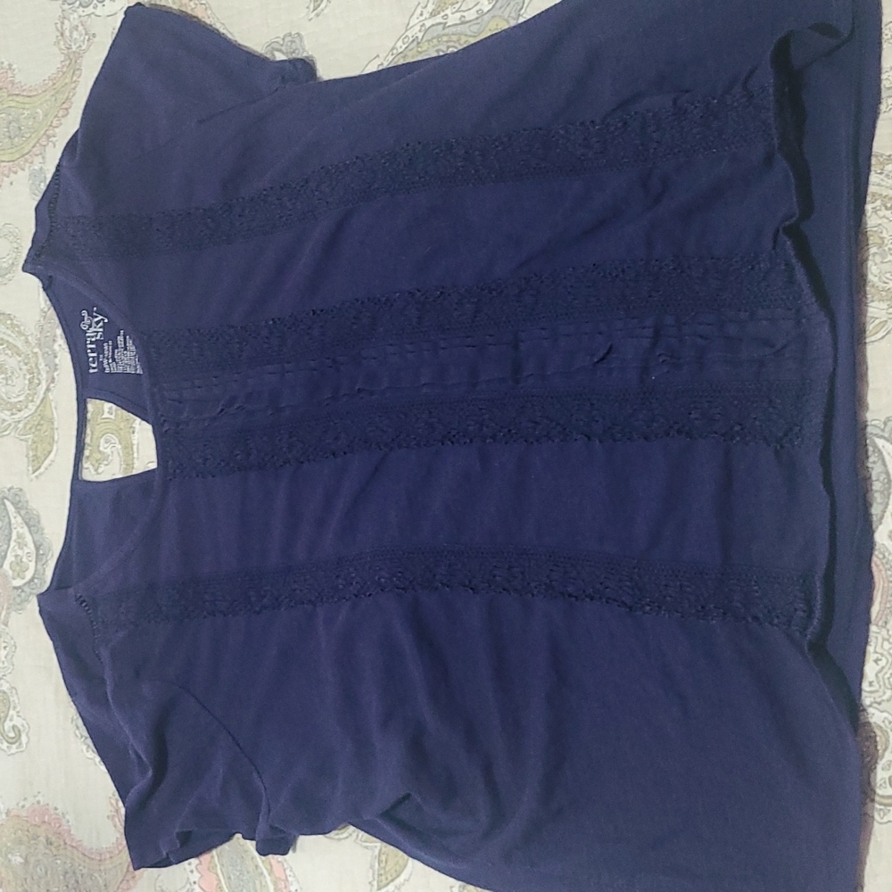 Woman's Top - Picture 5 of 7